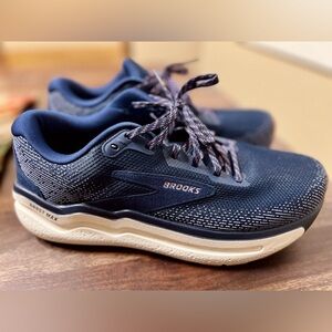 Brooks Peacoat Ghost Max 2 Like New with box Women’s 9.5
